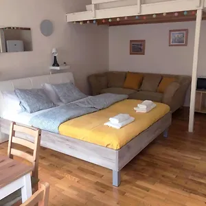 V57 Oktogon Apartment