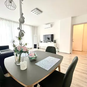 West Budapest-edge Of Downtown-free Parking Apartament