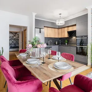  Apartment Penthouse Three Bedrooms, Three Balconies With Free Parking In Kiraly Street